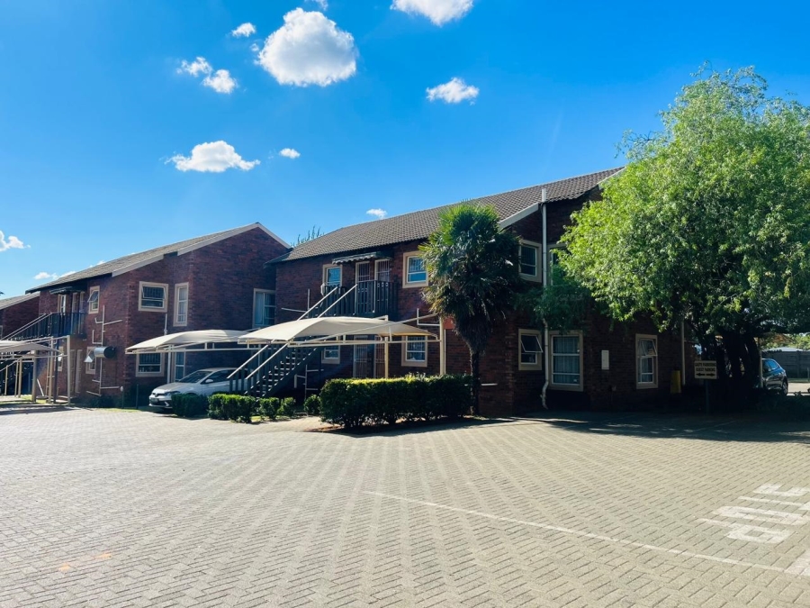 2 Bedroom Property for Sale in Langenhovenpark Free State